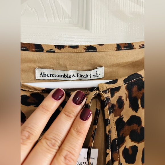 NWT Abercrombie & Fitch cheetah print top - Picture 3 of 4